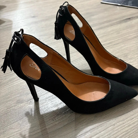 Toi et Moi Shoes - Toi Et Moi Pointed Toe Teardrop Cutout Back Black Tassel Pump
